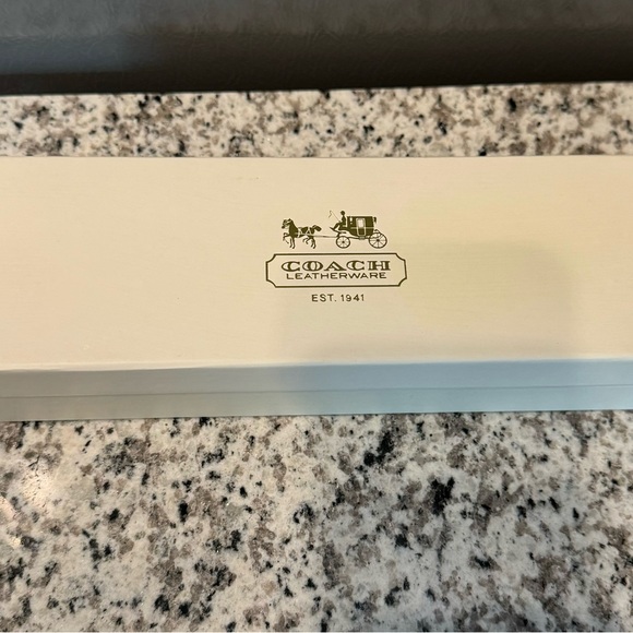 Coach Watch - Picture 3 of 3